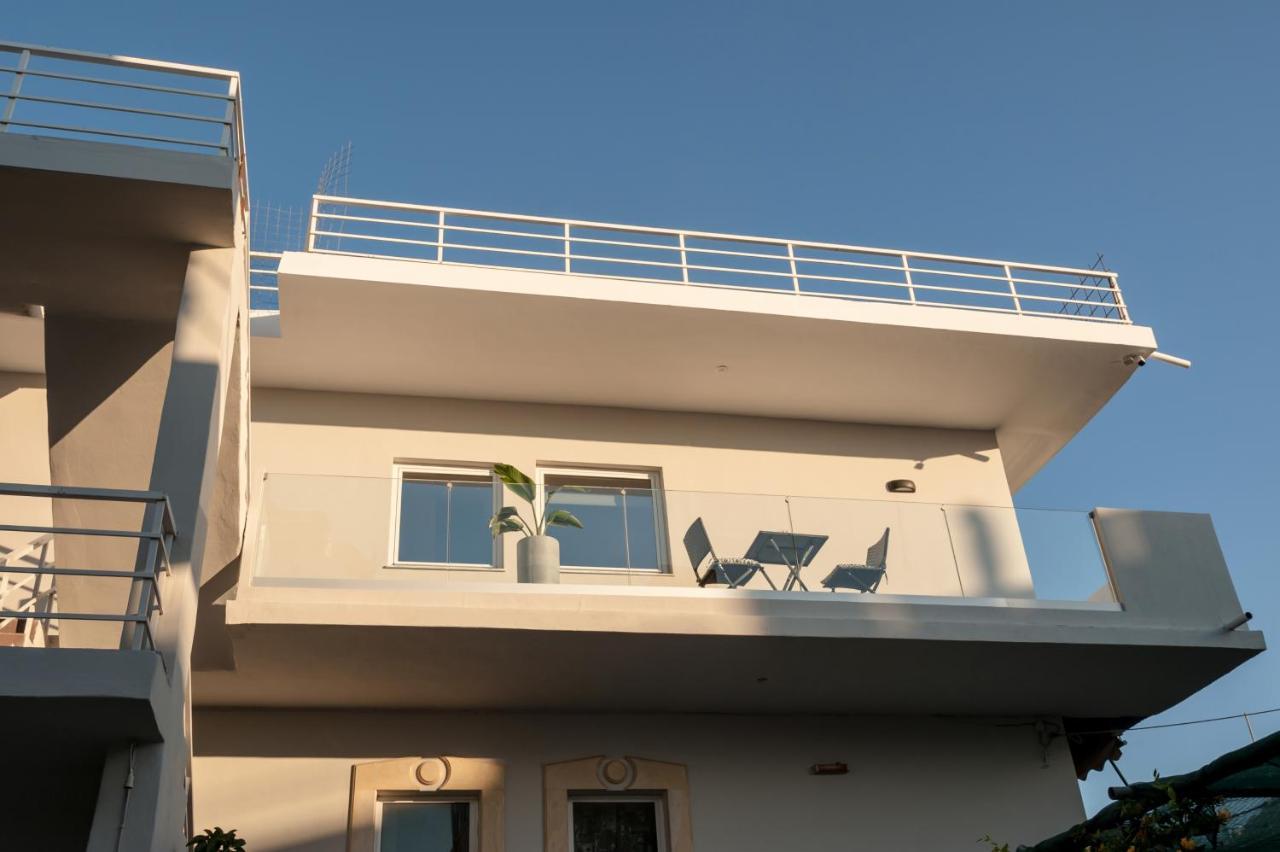 Salty Colours Apartments Almirida Esterno foto